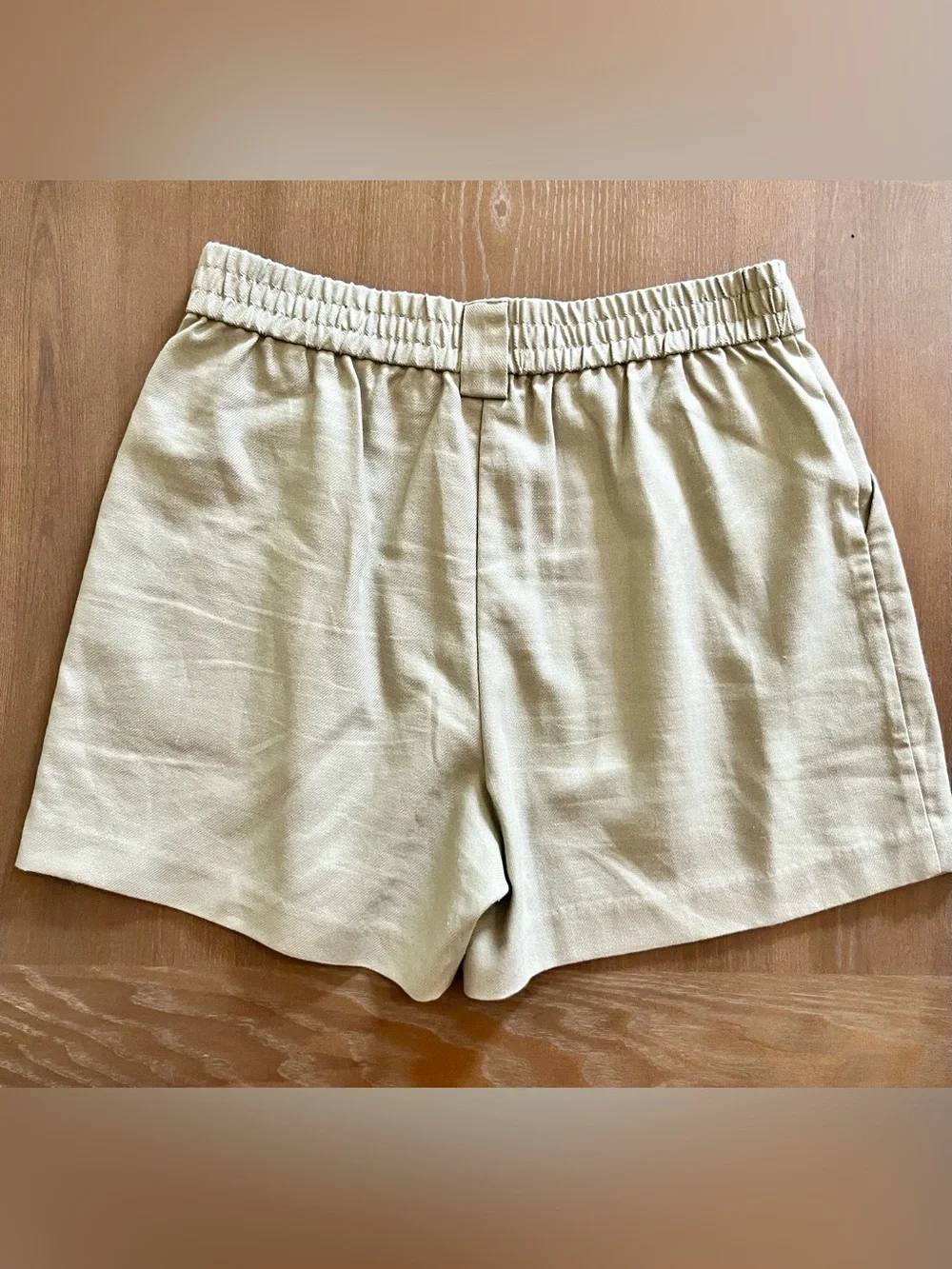 NWT Becool Light Sage Green Pleated Shorts - Women’s Size Large - Picture 3 of 8